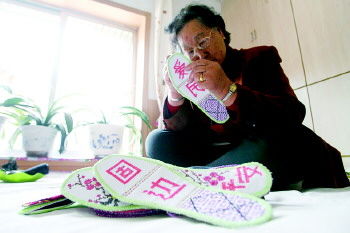  ���S�@��Ҫ�{(di��o)�x�Ă���,81�q��������G÷��Ů�������p����100�pЬ�|��