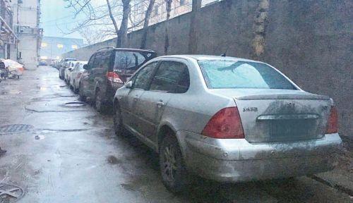 ʡ�ǖ|��һ���fС�^(q��)��(n��i)���](m��i)�Є���ͣ܇λ����������͛](m��i)�еط�ͣ܇��������(b��o)ӛ�� ���� �z